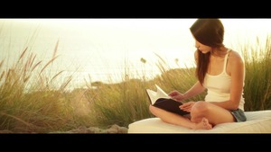 Desert Rose loves hard nailining