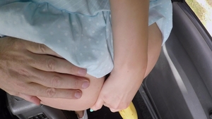 FakeTaxi.com: Candice Demellza handjob