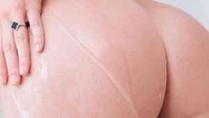 Beauty-Angels - Flat teasing in the shower