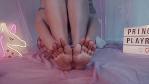 Inserted: Tattooed redhead has a passion for masturbating
