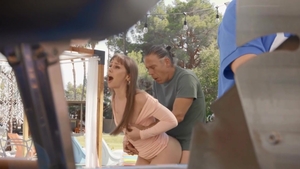 Brazzers Exxtra: Athletic caucasian couple enjoys sucking dick